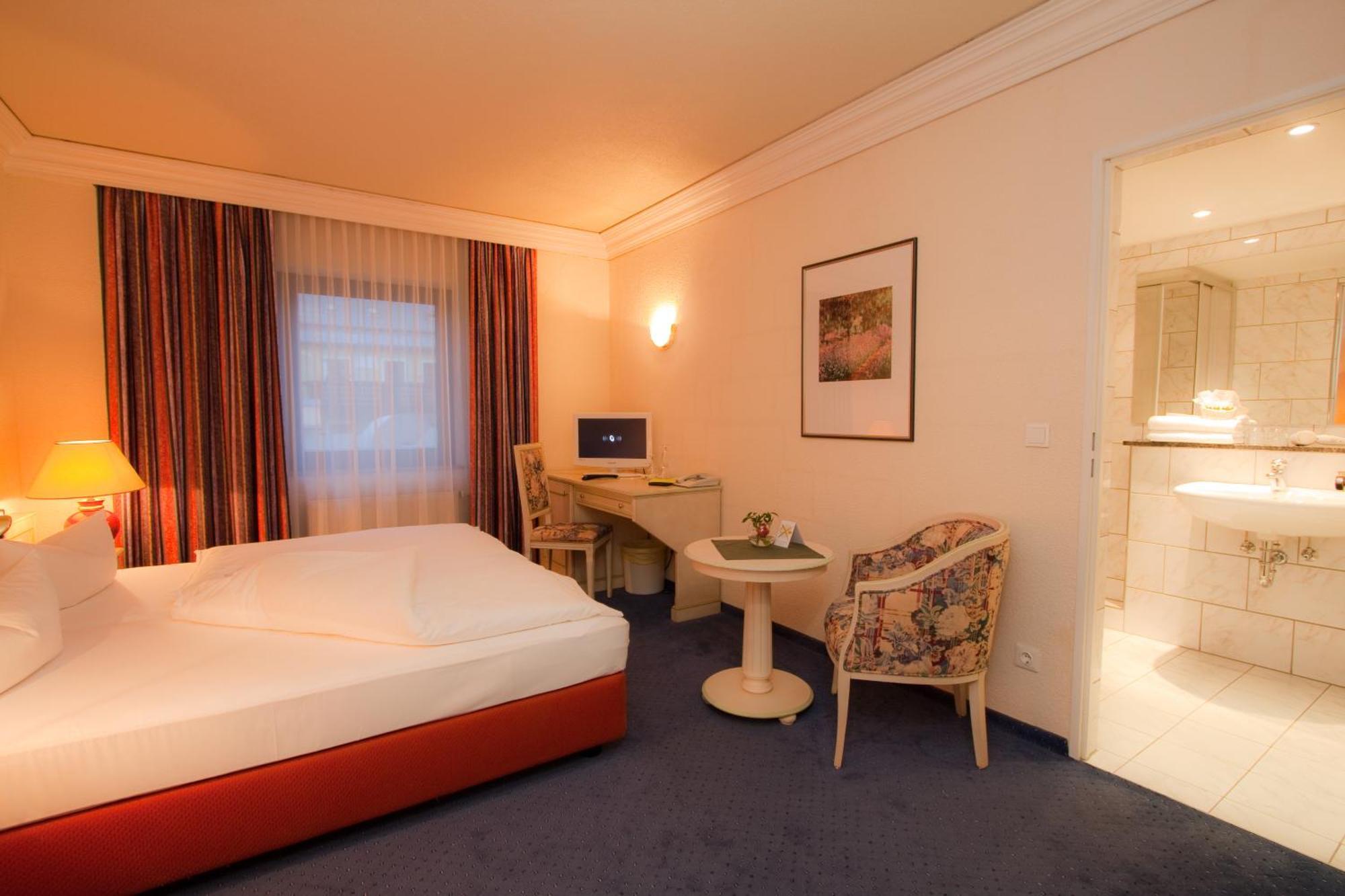 Hotel Weisses Ross Marienberg Bagian luar foto