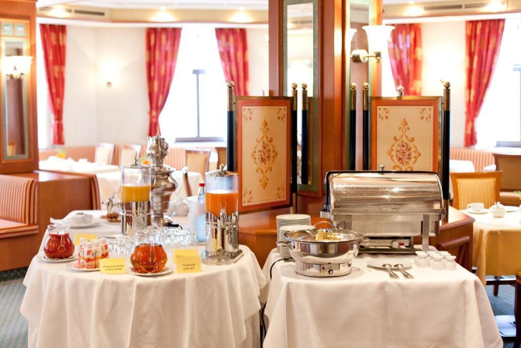 Hotel Weisses Ross Marienberg Bagian luar foto