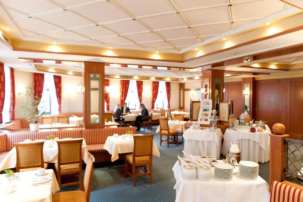 Hotel Weisses Ross Marienberg Bagian luar foto