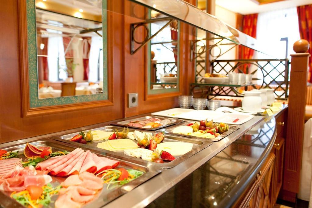 Hotel Weisses Ross Marienberg Bagian luar foto