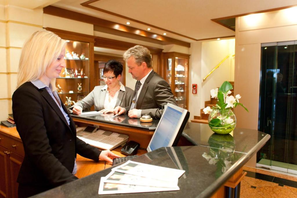 Hotel Weisses Ross Marienberg Bagian luar foto