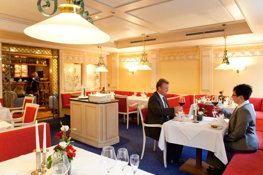 Hotel Weisses Ross Marienberg Bagian luar foto