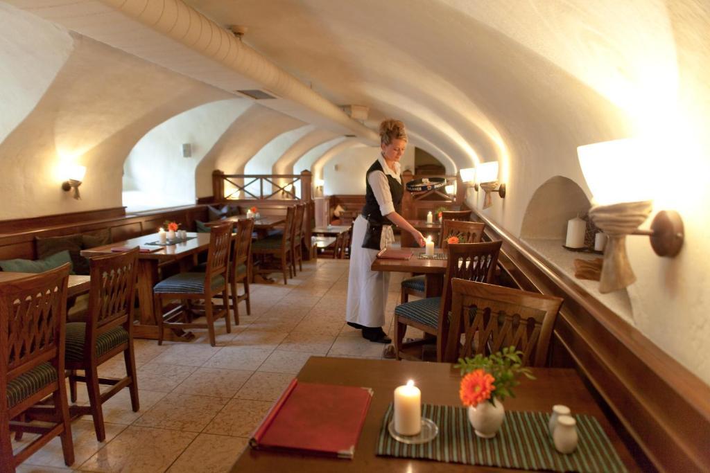 Hotel Weisses Ross Marienberg Bagian luar foto