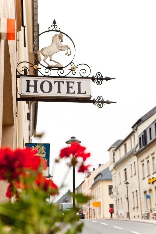 Hotel Weisses Ross Marienberg Bagian luar foto