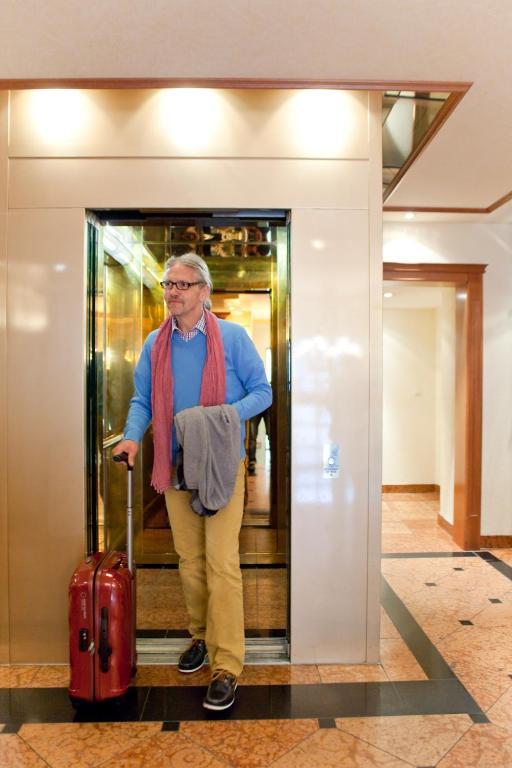 Hotel Weisses Ross Marienberg Bagian luar foto