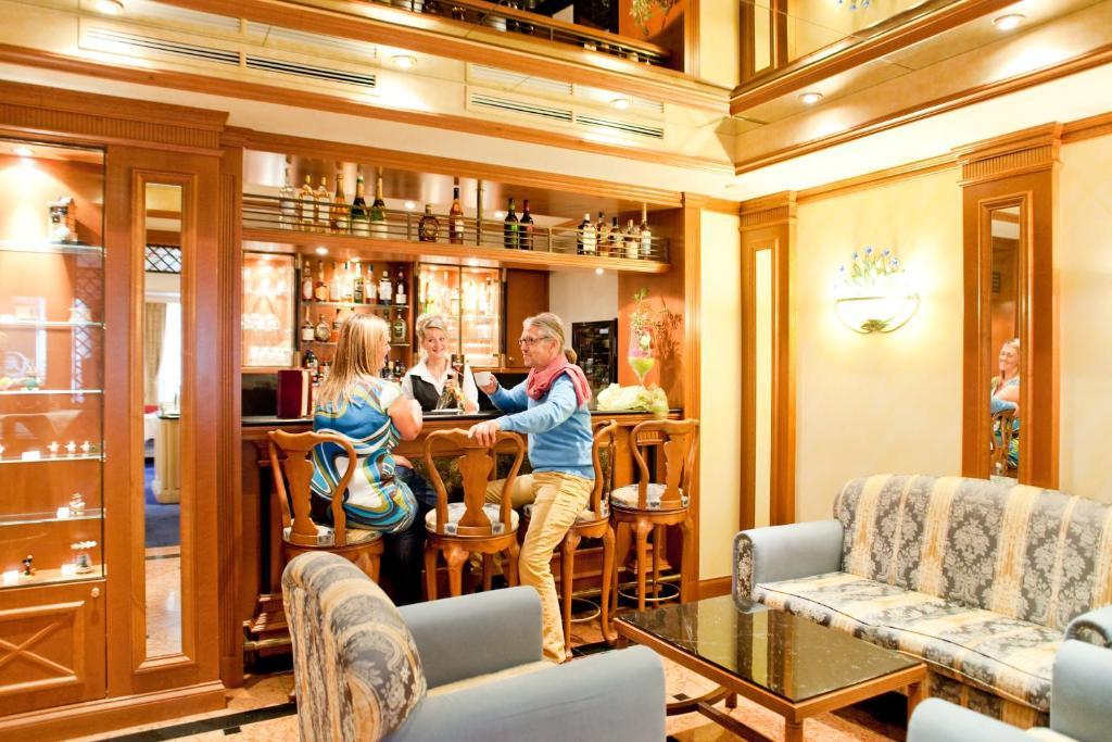 Hotel Weisses Ross Marienberg Bagian luar foto