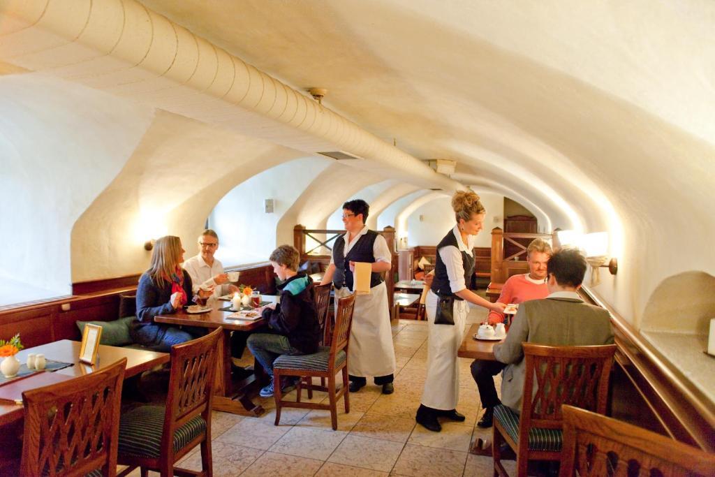 Hotel Weisses Ross Marienberg Bagian luar foto