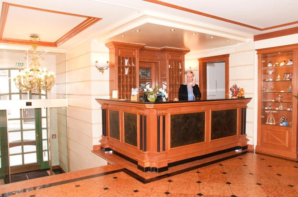 Hotel Weisses Ross Marienberg Bagian luar foto